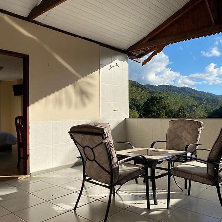 Casa Mara Bed & Breakfast Нова-Фрибурго Екстериор снимка